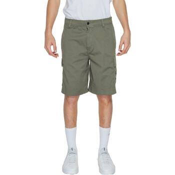 Shortsit & Bermuda-shortsit Calvin Klein Jeans  CARGO J30J325140  EU M