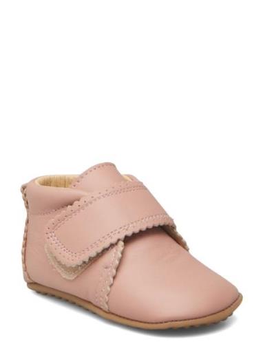 Beginners™ Velcro Scallops Pink Pom Pom