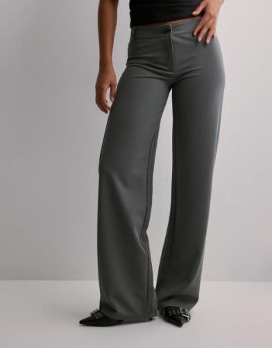 Nelly - Harmaa - Keep It Up Low Waist Suit Pants