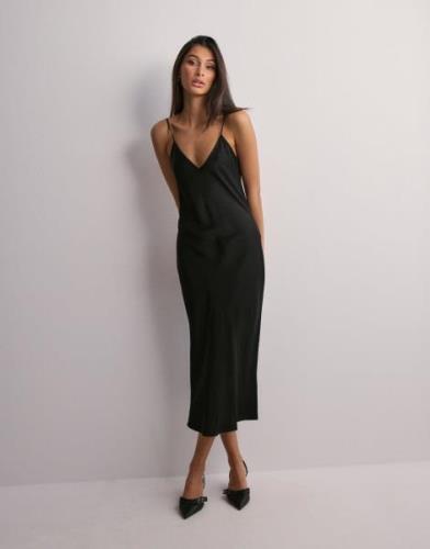 Samsøe Samsøe - Musta - Sasharon strap dress 14905