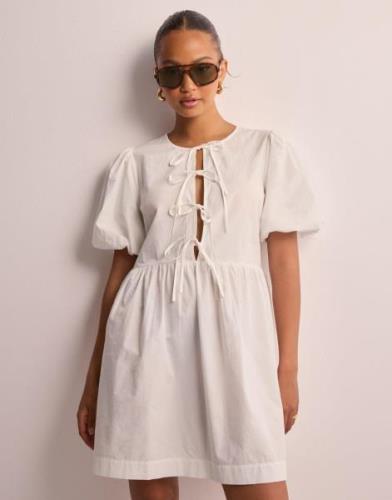 Nelly - Valkoinen - Bow Puff Sleeve Dress