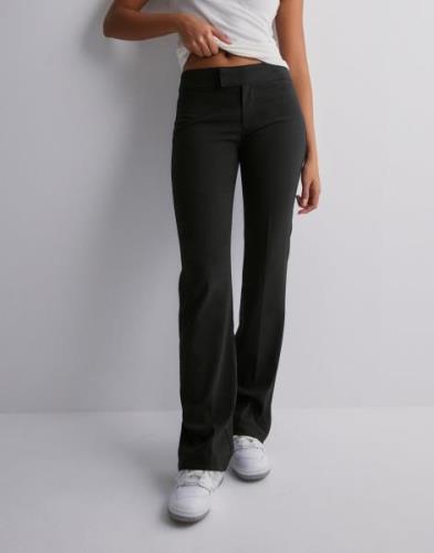 Nelly - Musta - Low Waist Suit Pant