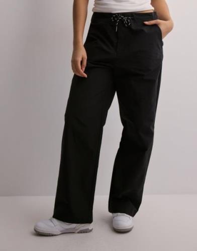 The North Face - Musta - W Rope Tie Wide Leg Pant