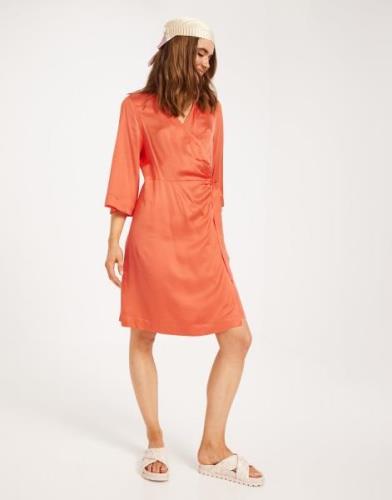 Selected Femme - Oranssi - Slffranziska 3/4 Short Satin Wrap D