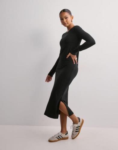 Pieces - Musta - Pckylie Ls O-Neck Midi Dress Noos B