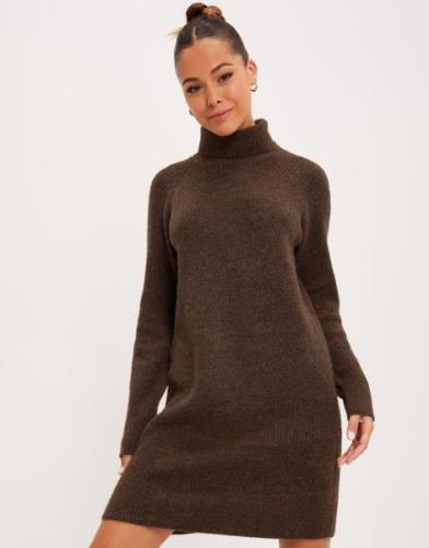 Pieces - Ruskea - Pcellen Ls High Neck Knit Dress Noo