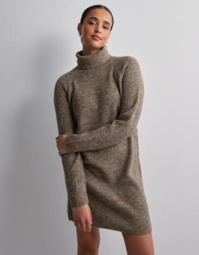 Pieces - Ruskea - Pcellen Ls High Neck Knit Dress Noo